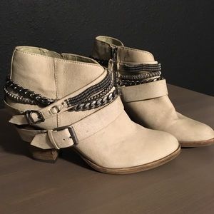 Dolce Vita Yazmina Booties